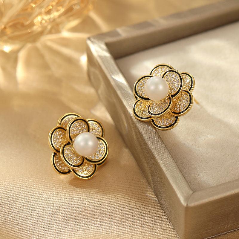 French Retro Flower Earrings For Women In Summer Light Luxury High-End Style Small Fragrance Camellia Inlaid With Zircon Pearl Silver Needle Earrings